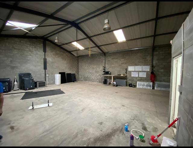 150M² WAREHOUSE TO LET IN STRAND INDUSTRIA
